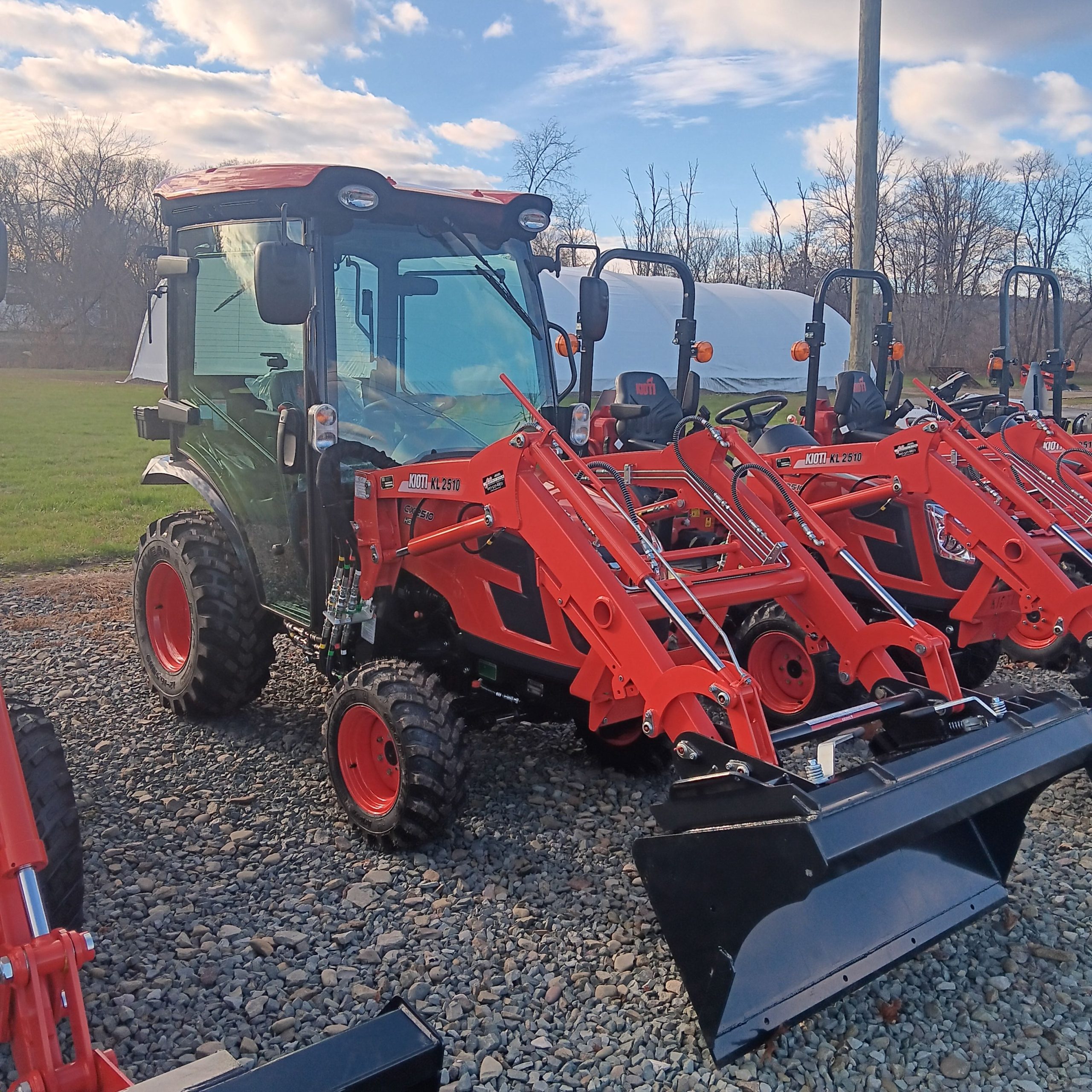 New Kioti CX2510HCB Tractor w/ Loader