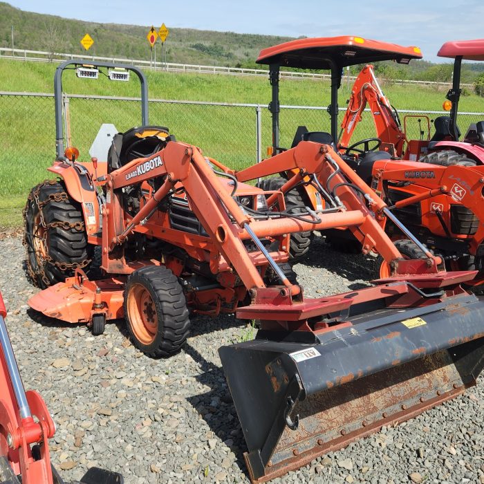 Used 2011 Kubota B2910 Tractor w/ Loader